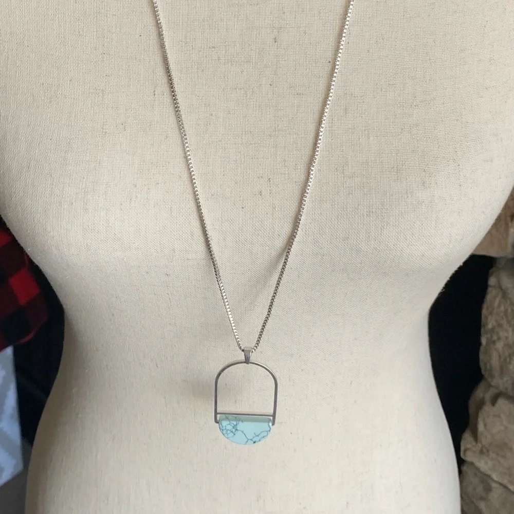 NWT-UNIVERSAL THREAD-LONG SILVER TONE NECKLACE